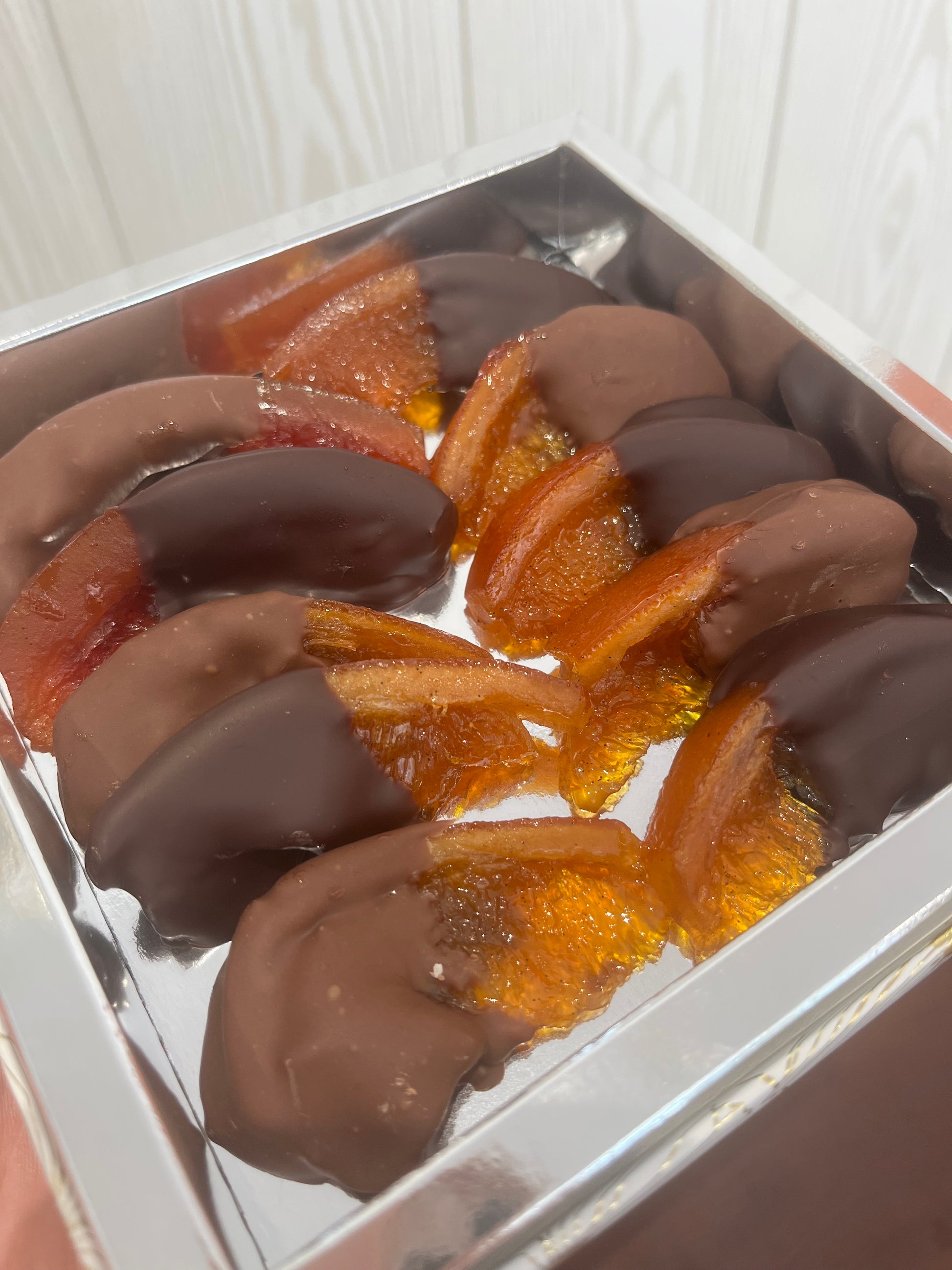 Oranges confites maison enrobées mix chocolat noir et au lait